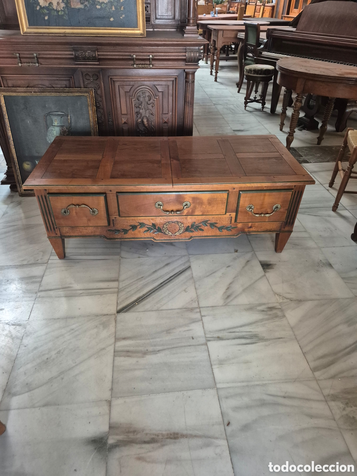 Antig&uuml;edades: Mesa auxiliar en gogal - Foto 1