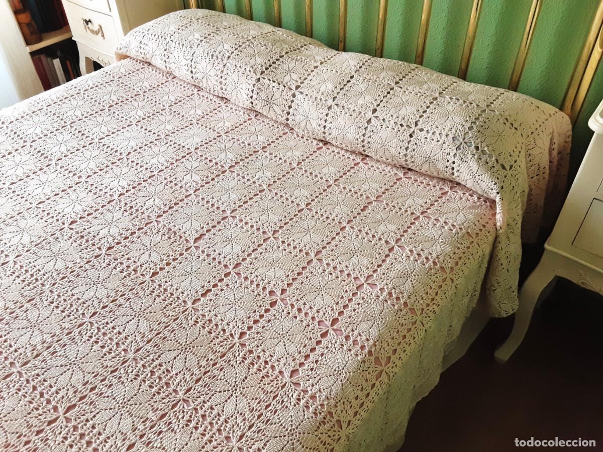 Antig&uuml;edades: COLCHA DE GANCHILLO DE HILO HECHA A MANO - Foto 4