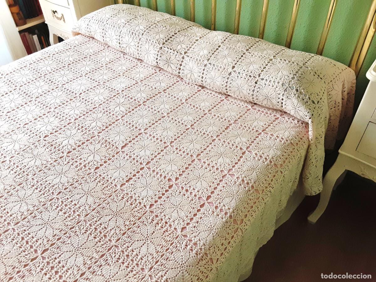 Antig&uuml;edades: COLCHA DE GANCHILLO DE HILO HECHA A MANO - Foto 6