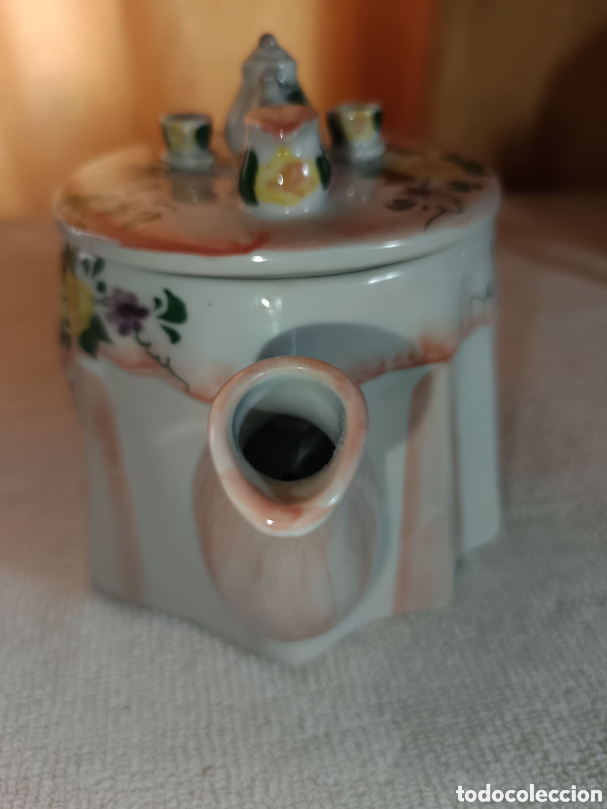 Antig&uuml;edades: Tetera de porcelana con miniaturas de te. - Foto 2