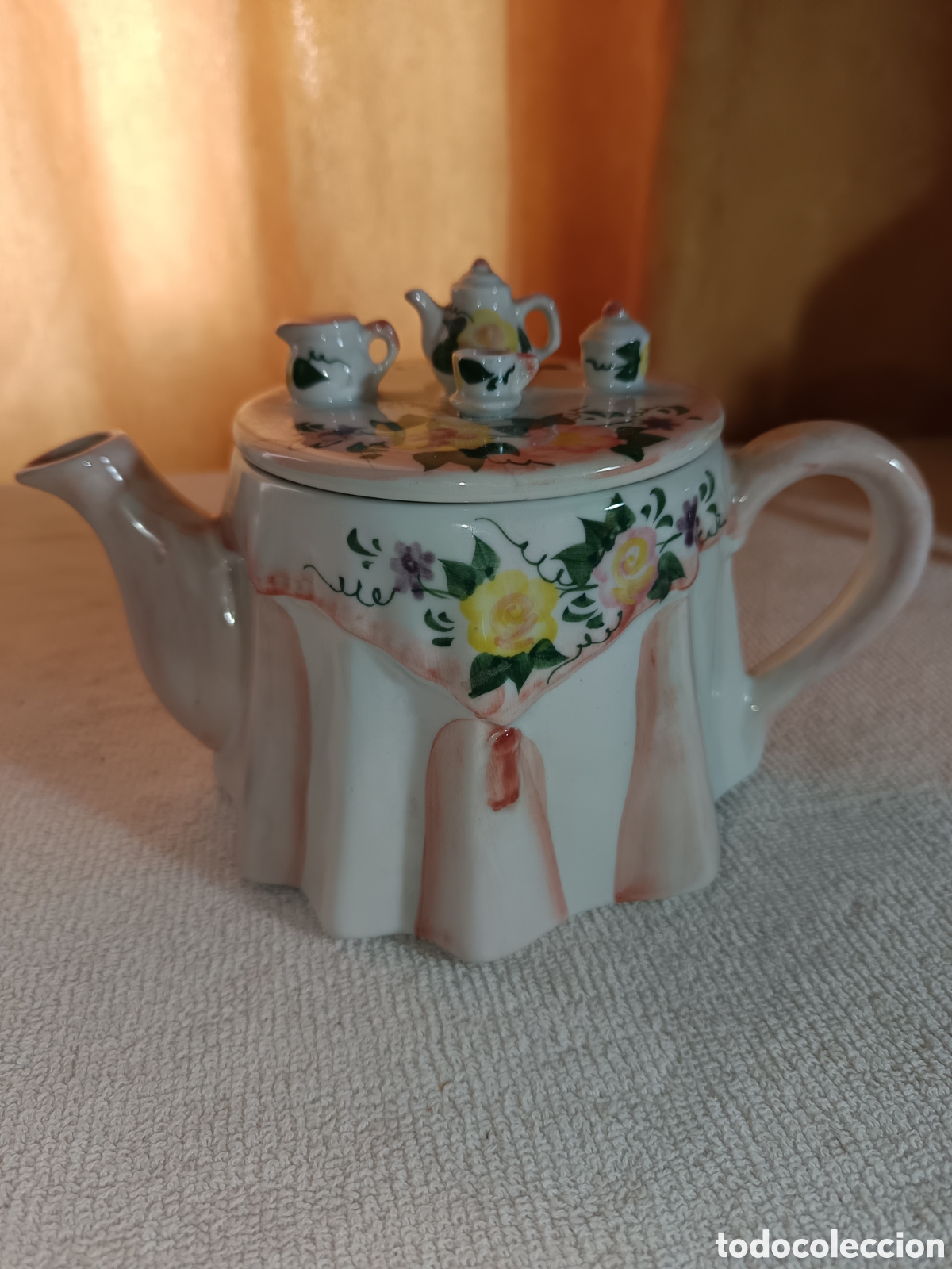 Antig&uuml;edades: Tetera de porcelana con miniaturas de te. - Foto 3
