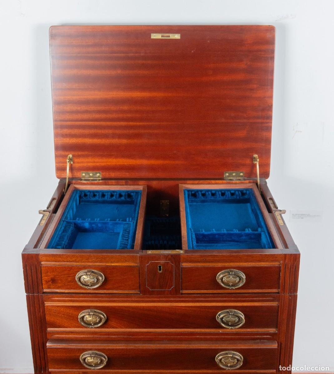 Antig&uuml;edades: Mueble cubertero, estilo Luis XVI - Foto 4
