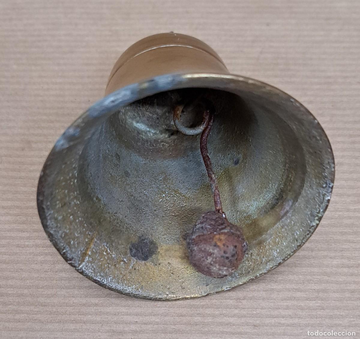 Antig&uuml;edades: Peque&ntilde;a campana de bronce - Foto 2