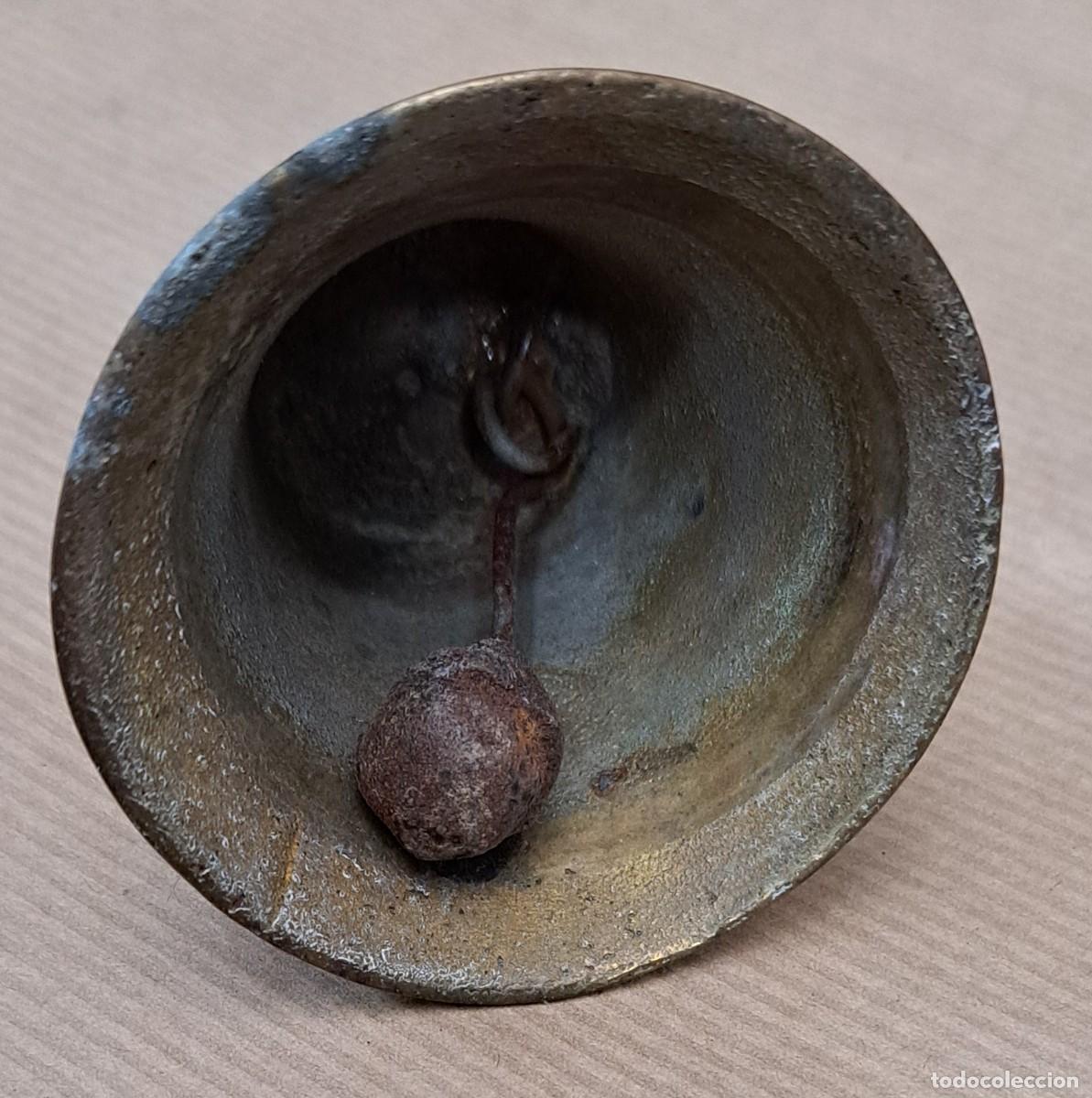 Antig&uuml;edades: Peque&ntilde;a campana de bronce - Foto 5