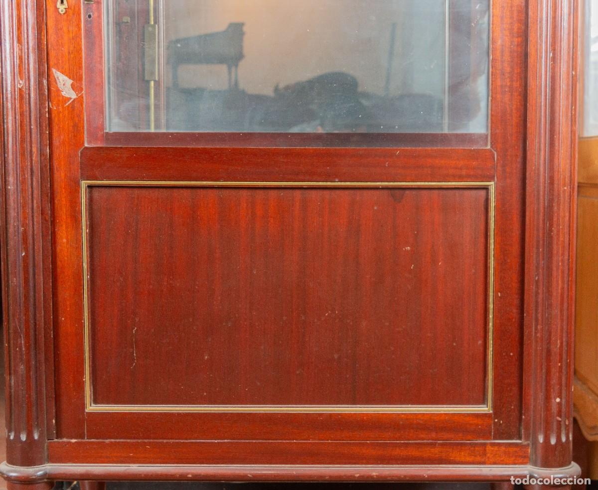 Antig&uuml;edades: Vitrina, estilo Luis XVI. - Foto 3