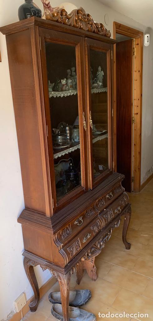 Antig&uuml;edades: Aparador madera labrada - Foto 3