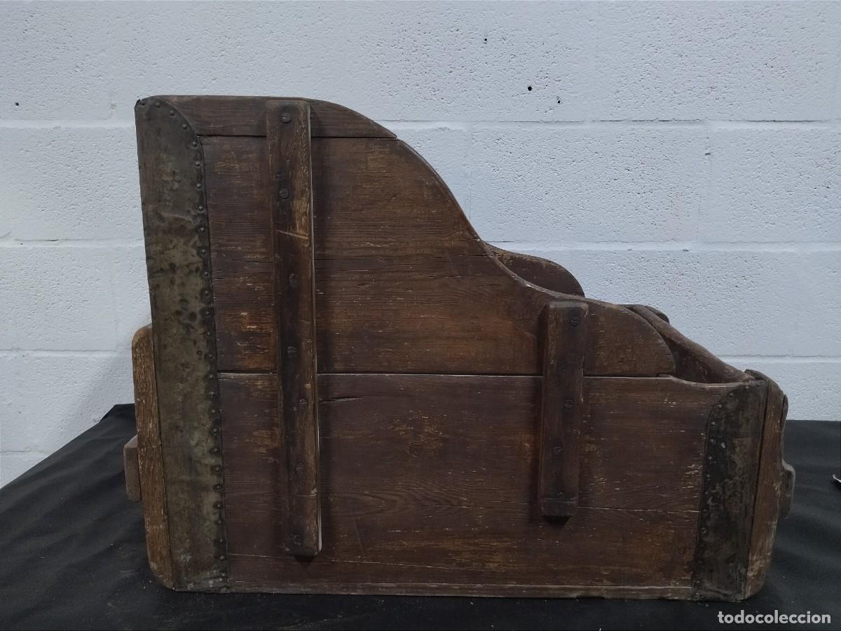 Antig&uuml;edades: Enorme medidor de grano en madera y hierro. - Foto 3