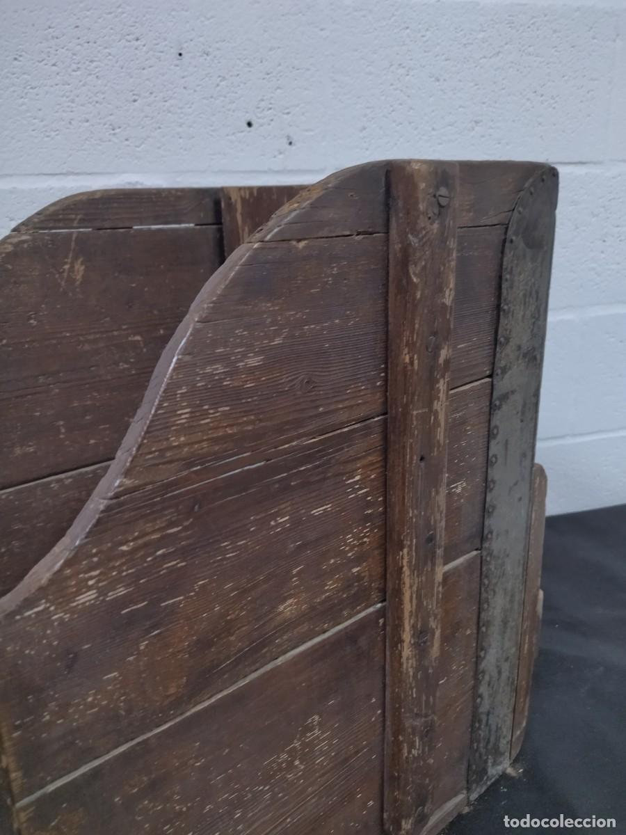 Antig&uuml;edades: Enorme medidor de grano en madera y hierro. - Foto 7