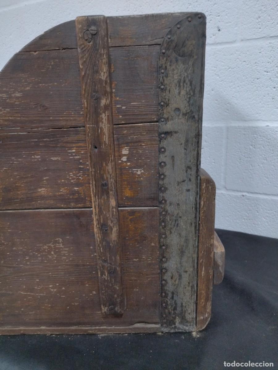 Antig&uuml;edades: Enorme medidor de grano en madera y hierro. - Foto 8