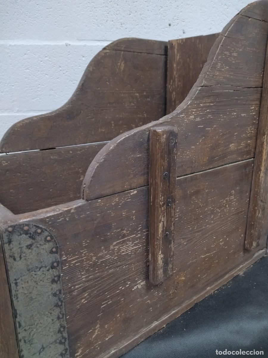 Antig&uuml;edades: Enorme medidor de grano en madera y hierro. - Foto 12