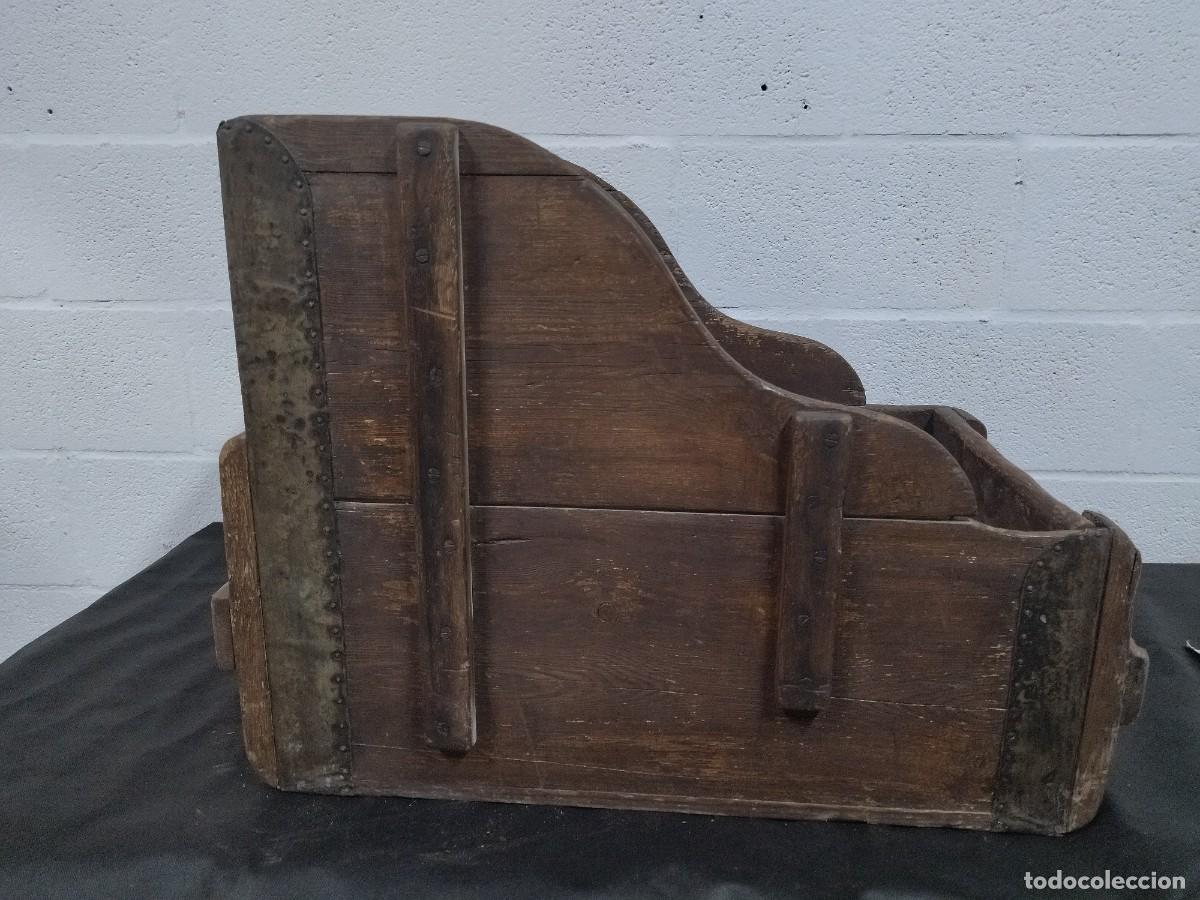 Antig&uuml;edades: Enorme medidor de grano en madera y hierro. - Foto 17