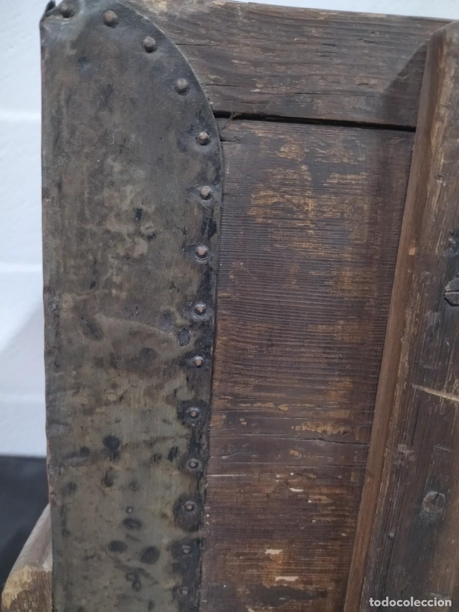 Antig&uuml;edades: Enorme medidor de grano en madera y hierro. - Foto 19