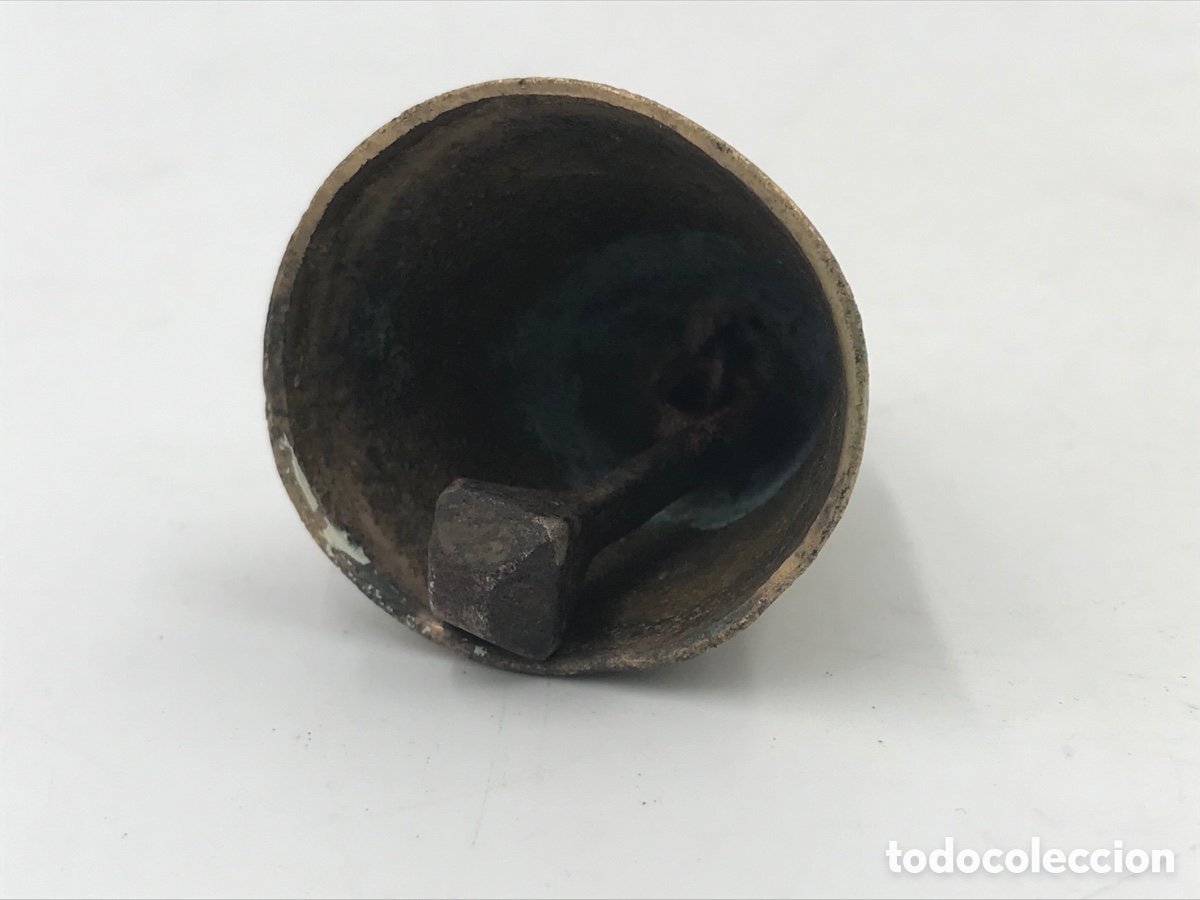 Antig&uuml;edades: Antigua Campanilla o Esquila de bronce. - Foto 3