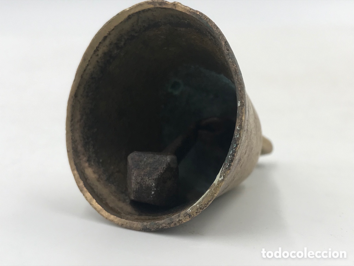 Antig&uuml;edades: Antigua Campanilla o Esquila de bronce. - Foto 4