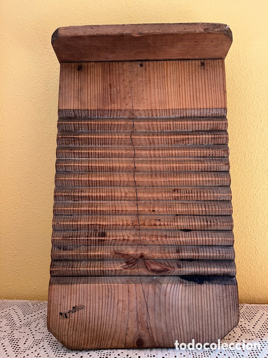 Antig&uuml;edades: Antigua tabla lavar de madera. - Foto 1