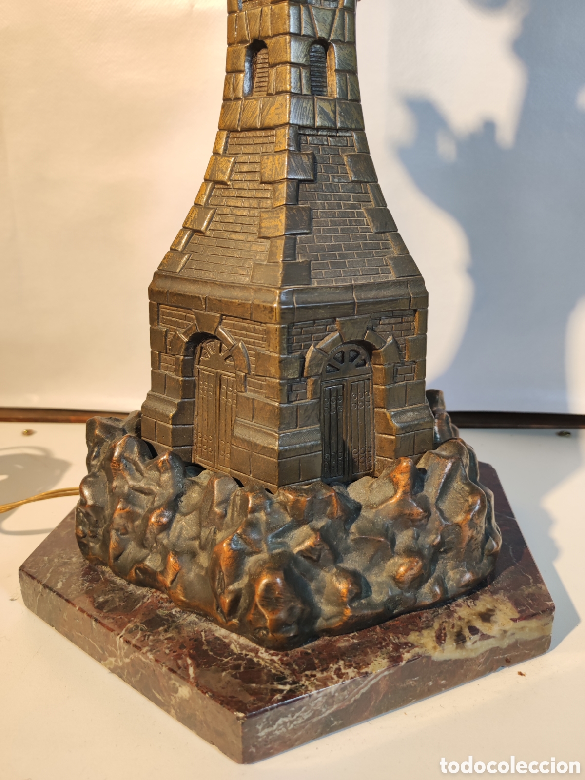 Antig&uuml;edades: Lampara de bronce torre de castillo - Foto 2