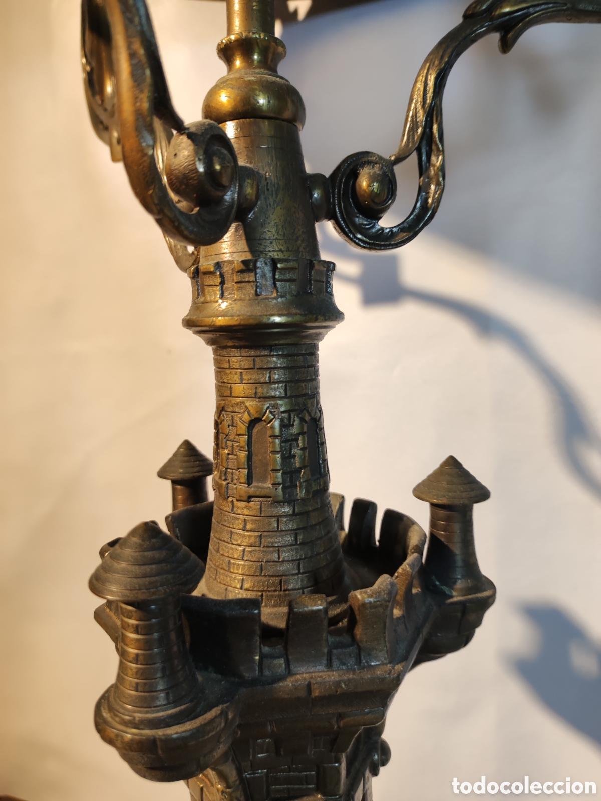 Antig&uuml;edades: Lampara de bronce torre de castillo - Foto 4