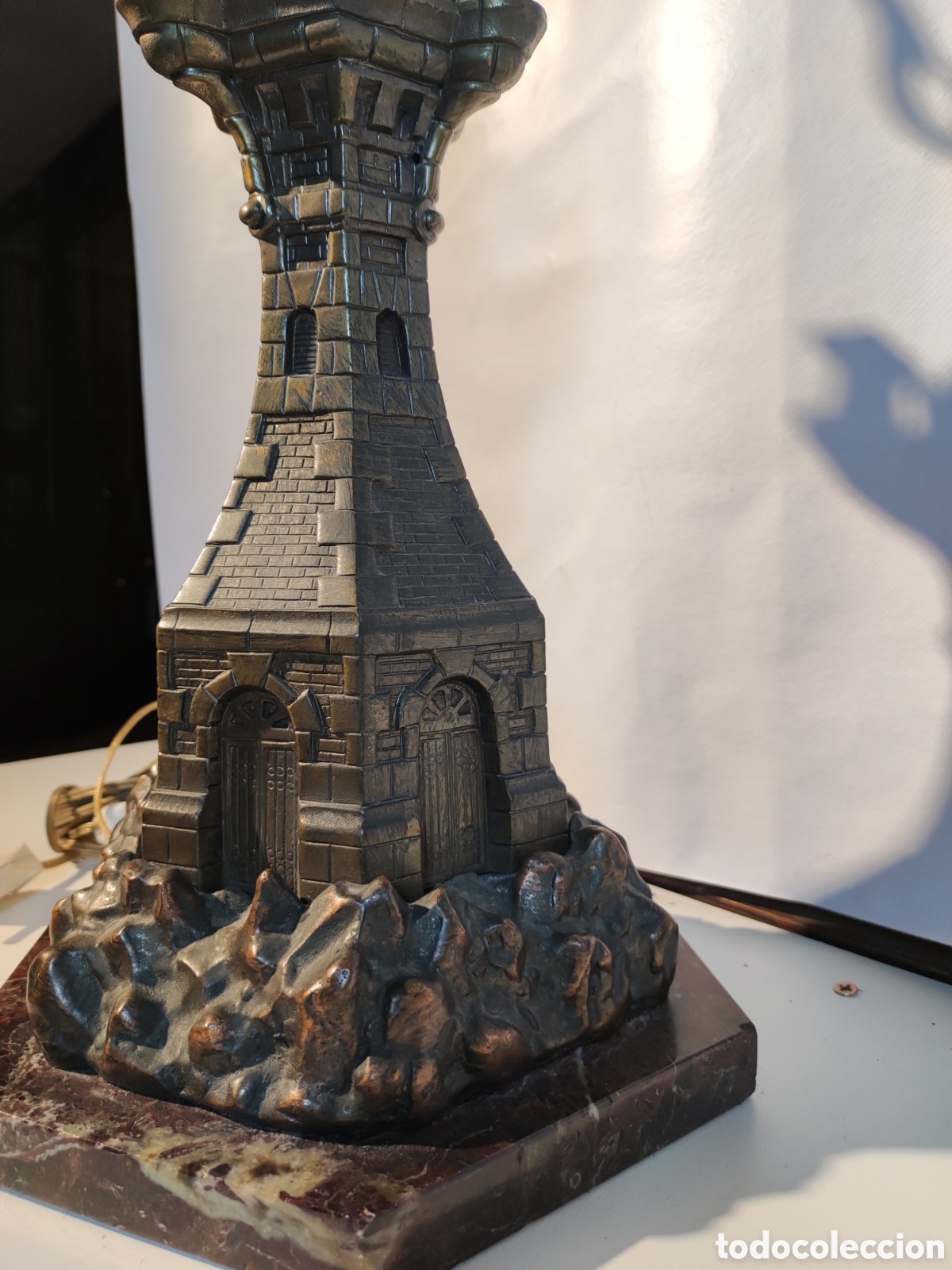 Antig&uuml;edades: Lampara de bronce torre de castillo - Foto 7