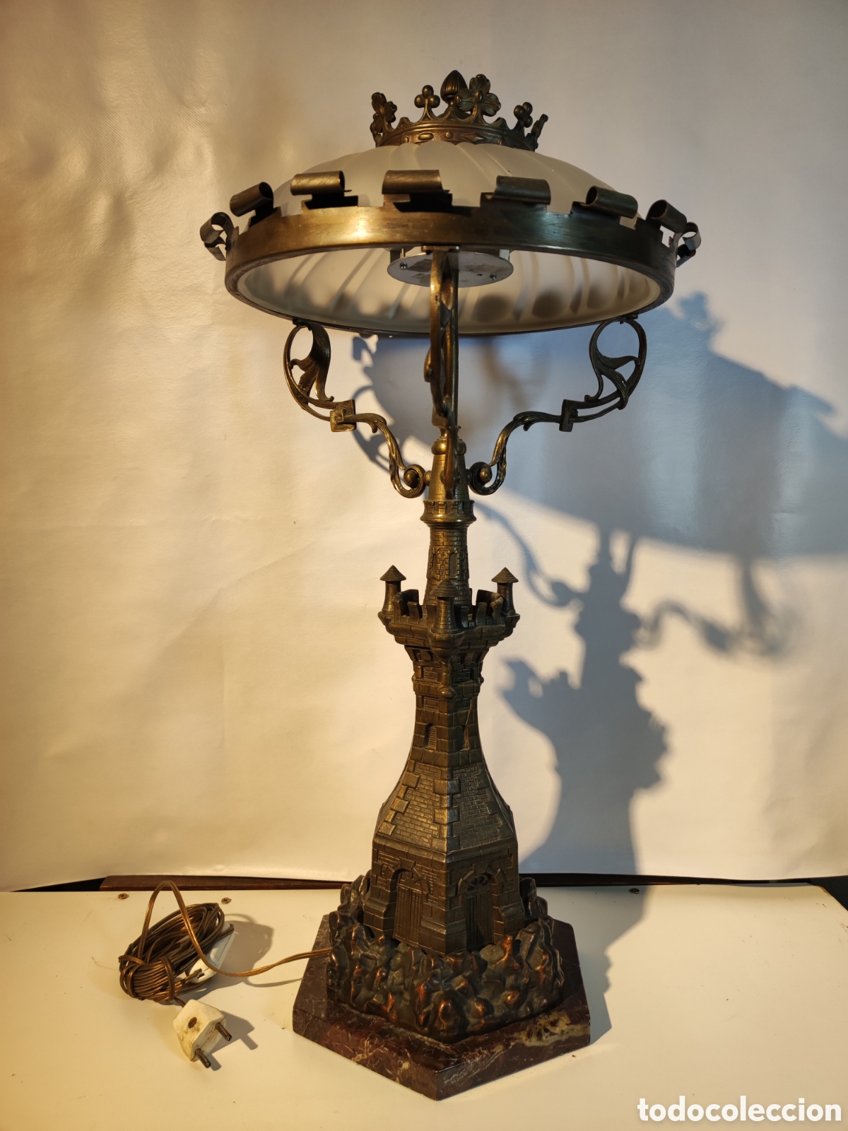 Antig&uuml;edades: Lampara de bronce torre de castillo - Foto 1