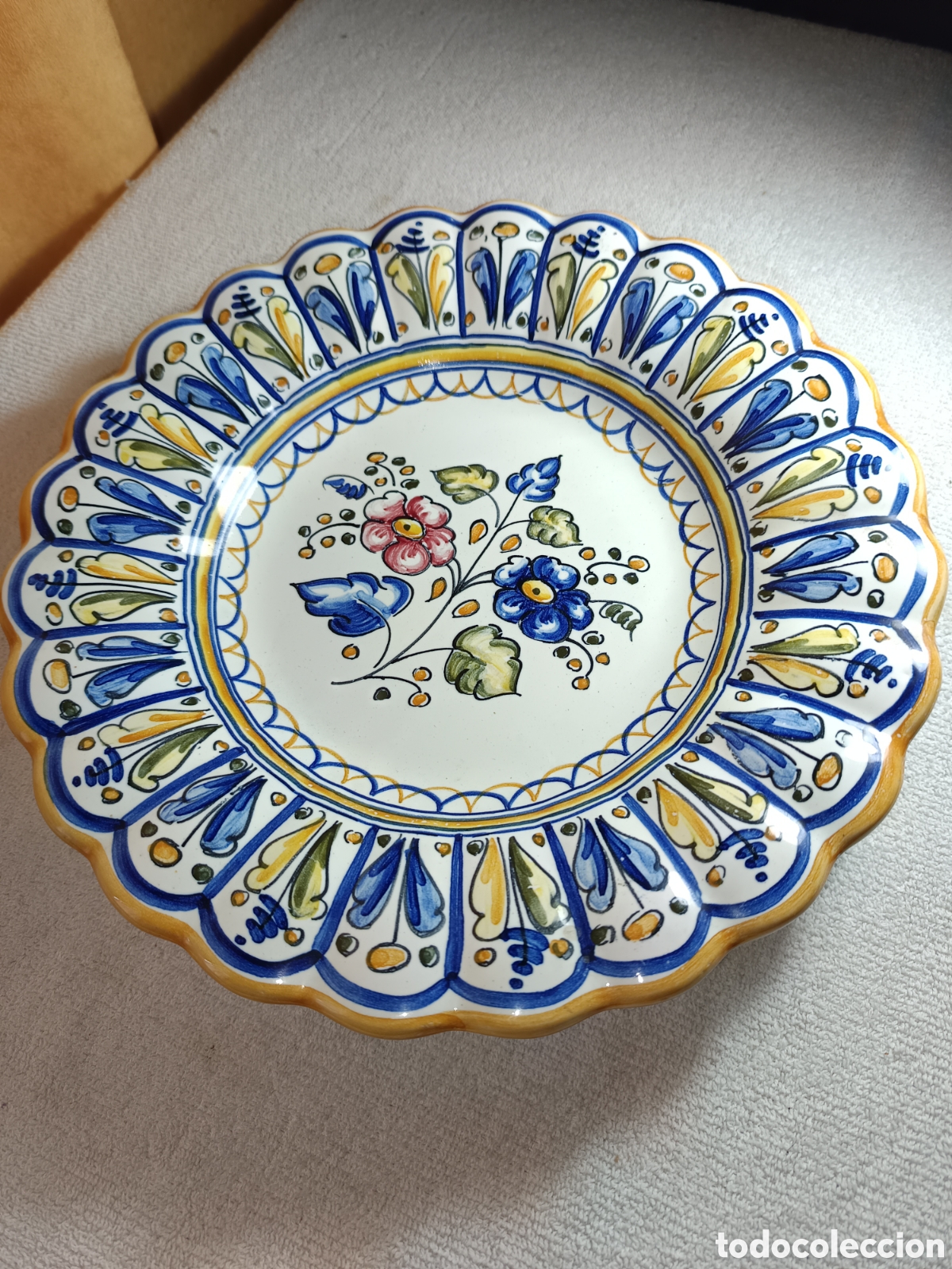 Antig&uuml;edades: plato de cer&aacute;mica talaverana - Foto 1