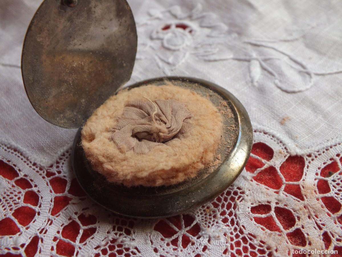 Antig&uuml;edades: ANTIGUA PEQUE&Ntilde;A POLVERA EN BRONCE CON SU POMP&Oacute;N - Foto 3
