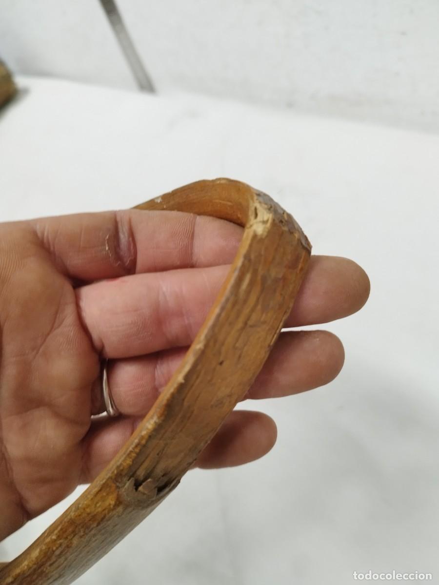 Antig&uuml;edades: Antiguo collar de cuero con gran cencerro. - Foto 13