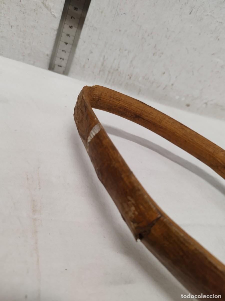 Antig&uuml;edades: Antiguo collar de cuero con gran cencerro. - Foto 15