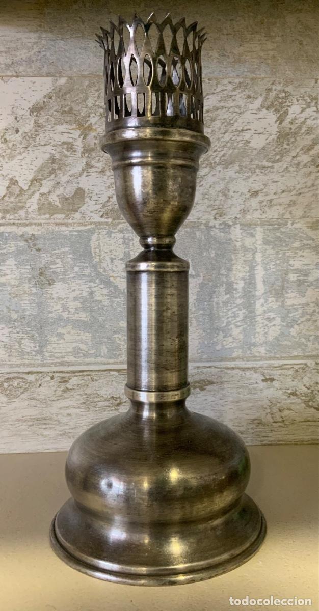 Antig&uuml;edades: CANDELERO RARO. 27&rsquo;5 cm. - Foto 1