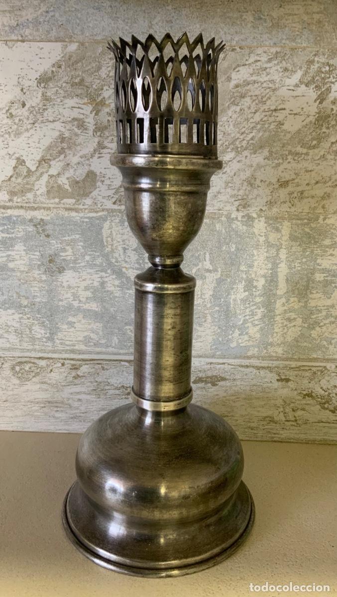 Antig&uuml;edades: CANDELERO RARO. 27&rsquo;5 cm. - Foto 2