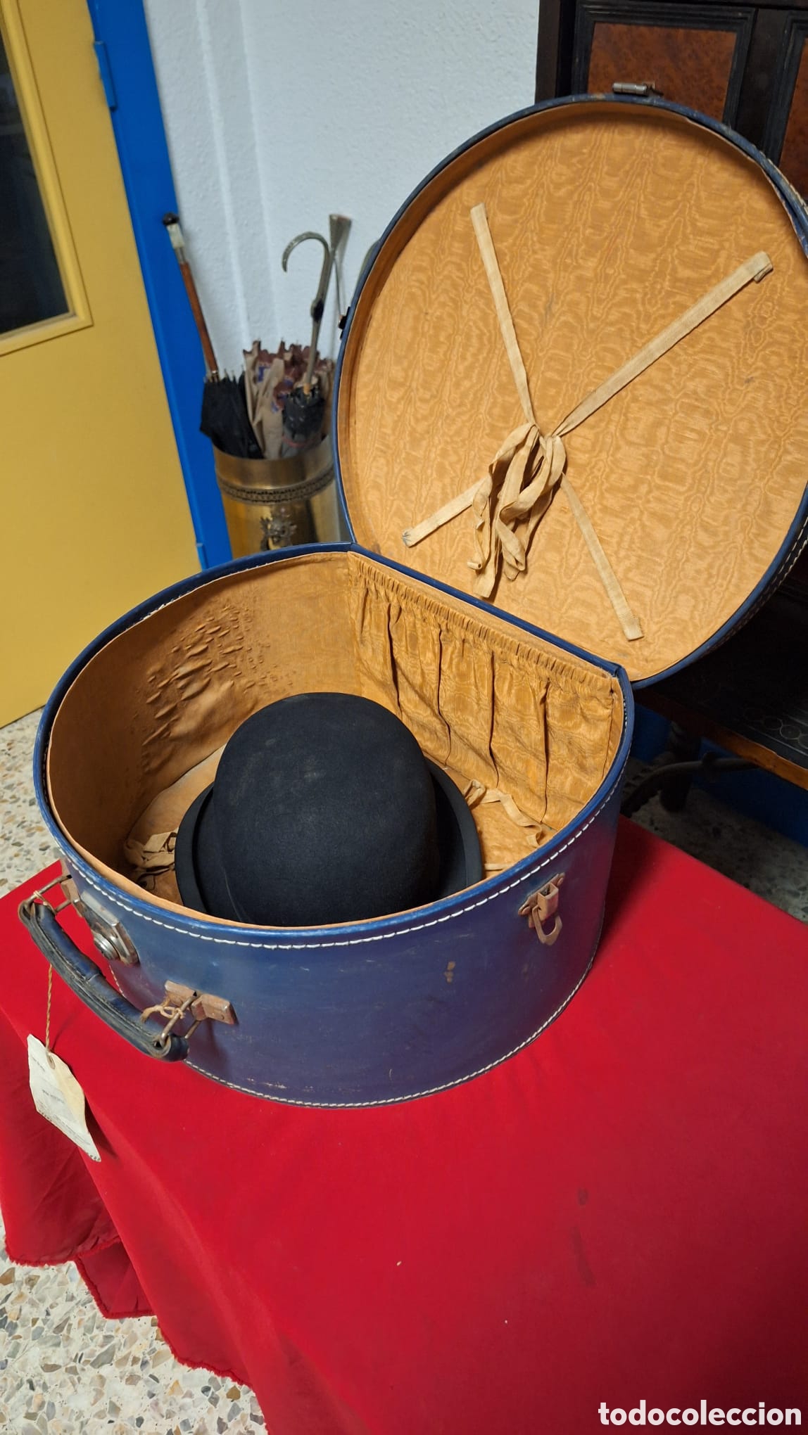 Antig&uuml;edades: Sombrerera del XIX antigua - Foto 1