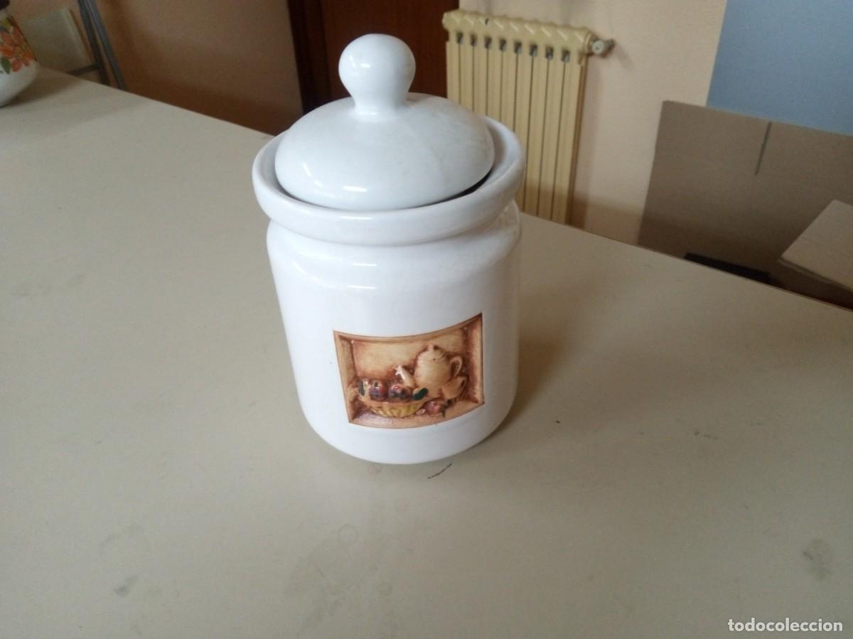 Antig&uuml;edades: Recipiente de Cocina con relieve - Foto 1