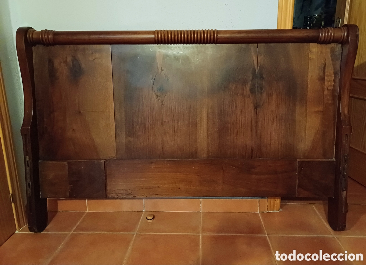 Antig&uuml;edades: CABECERO NOGAL CISNE S.CIX - Foto 2