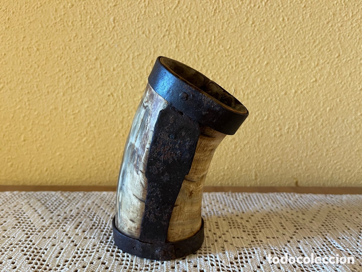 Antig&uuml;edades: Antiguo recipiente, vaso de pastos de asta - Foto 1