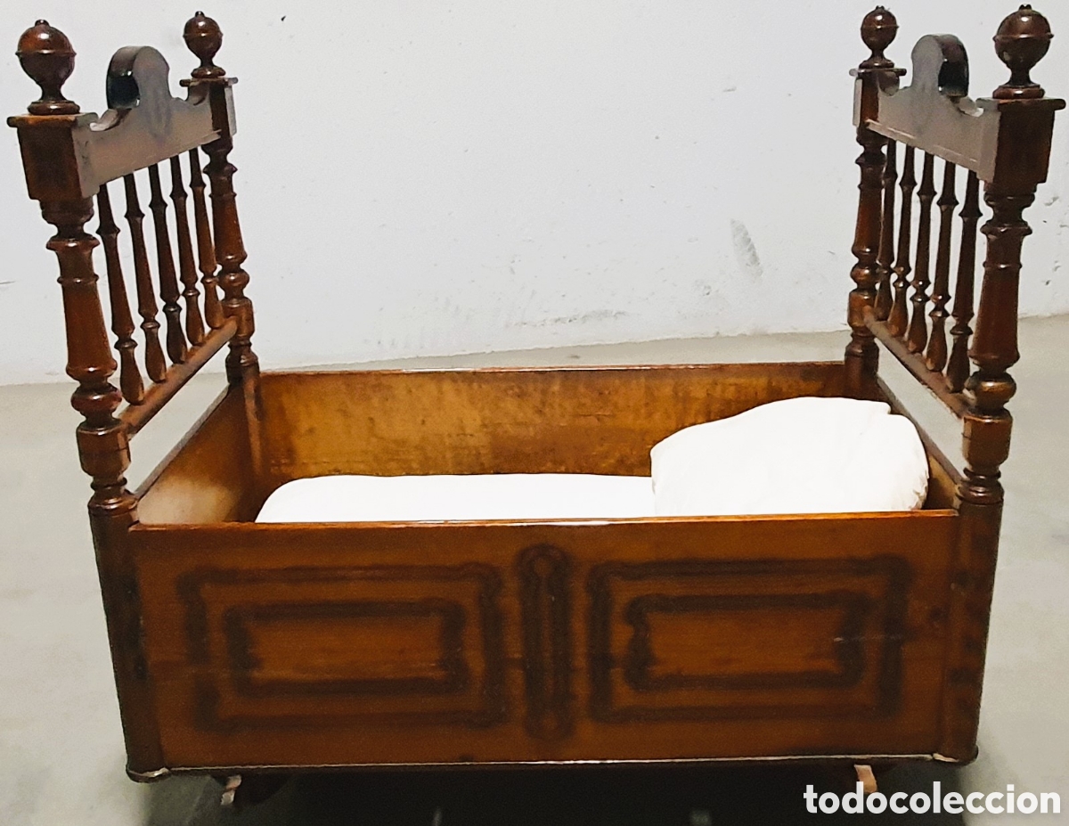 Antig&uuml;edades: CUNA Y ARMARITO DE MADERA S XIX - Foto 6