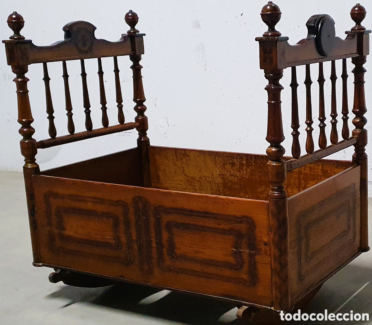 Antig&uuml;edades: CUNA Y ARMARITO DE MADERA S XIX - Foto 12