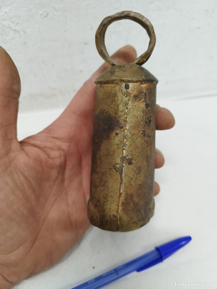 Antig&uuml;edades: Antiguo cencerro de metal. - Foto 11