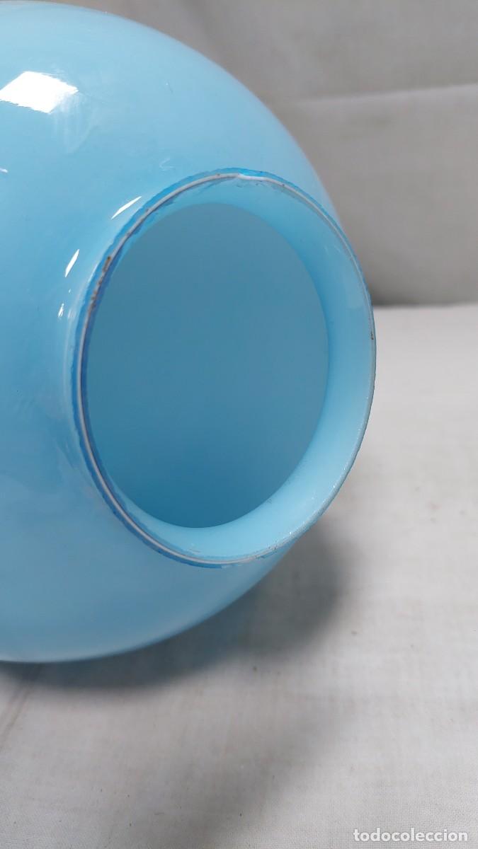 Antig&uuml;edades: Magn&iacute;fica tulipa de opalina azul de lampara - Foto 2