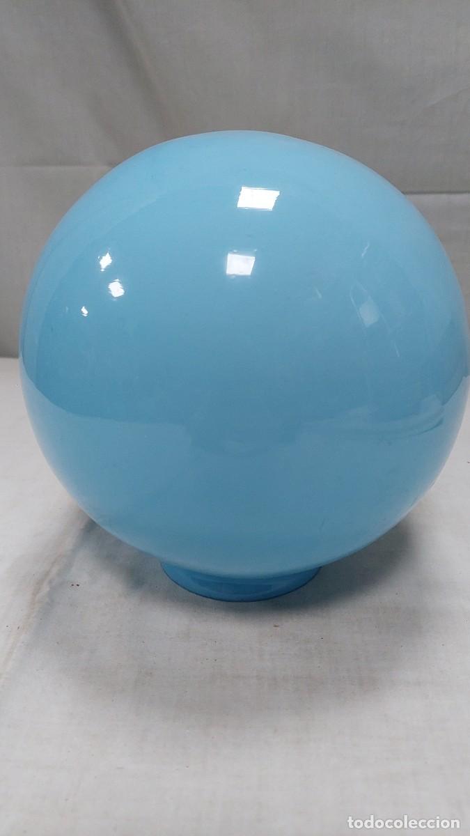 Antig&uuml;edades: Magn&iacute;fica tulipa de opalina azul de lampara - Foto 1