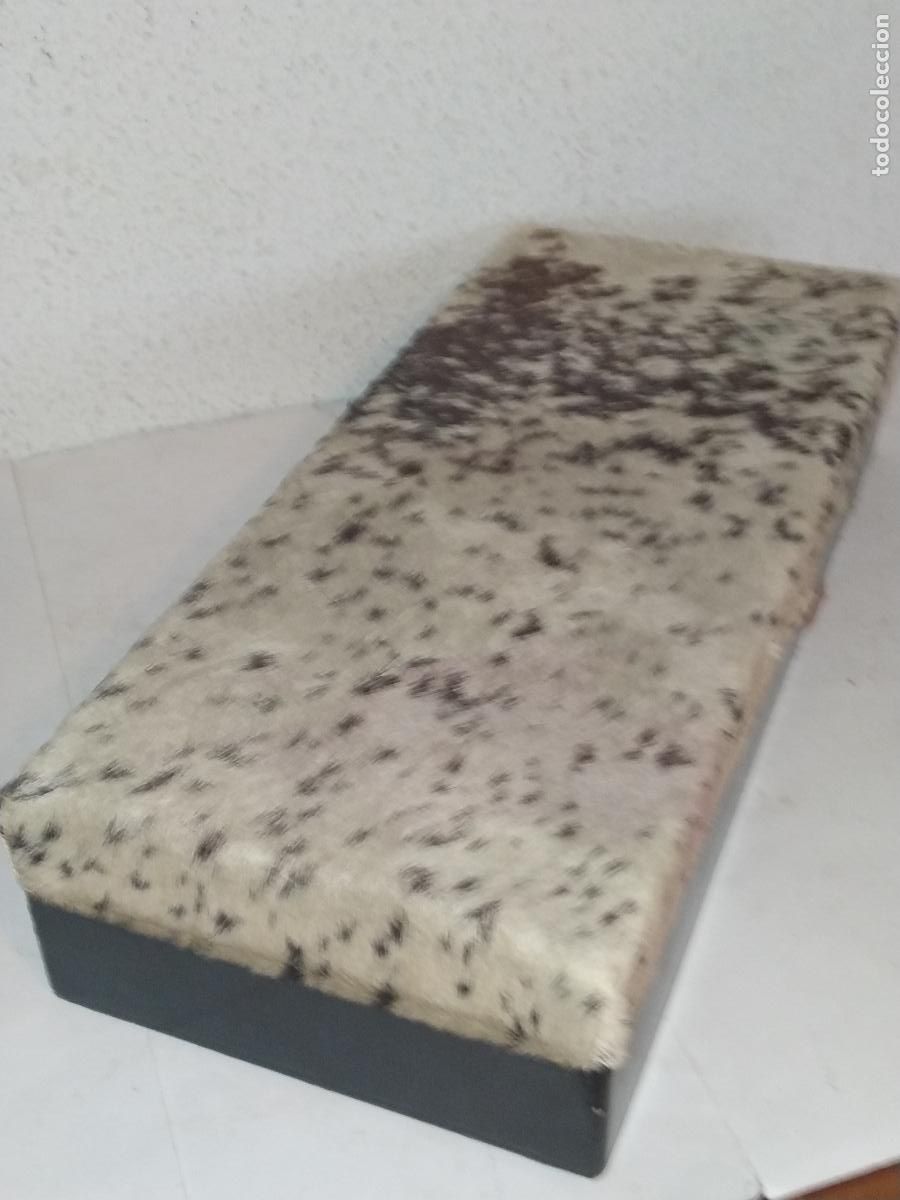 Antig&uuml;edades: Caja estuche, piel de vaca con su pelo - Foto 2