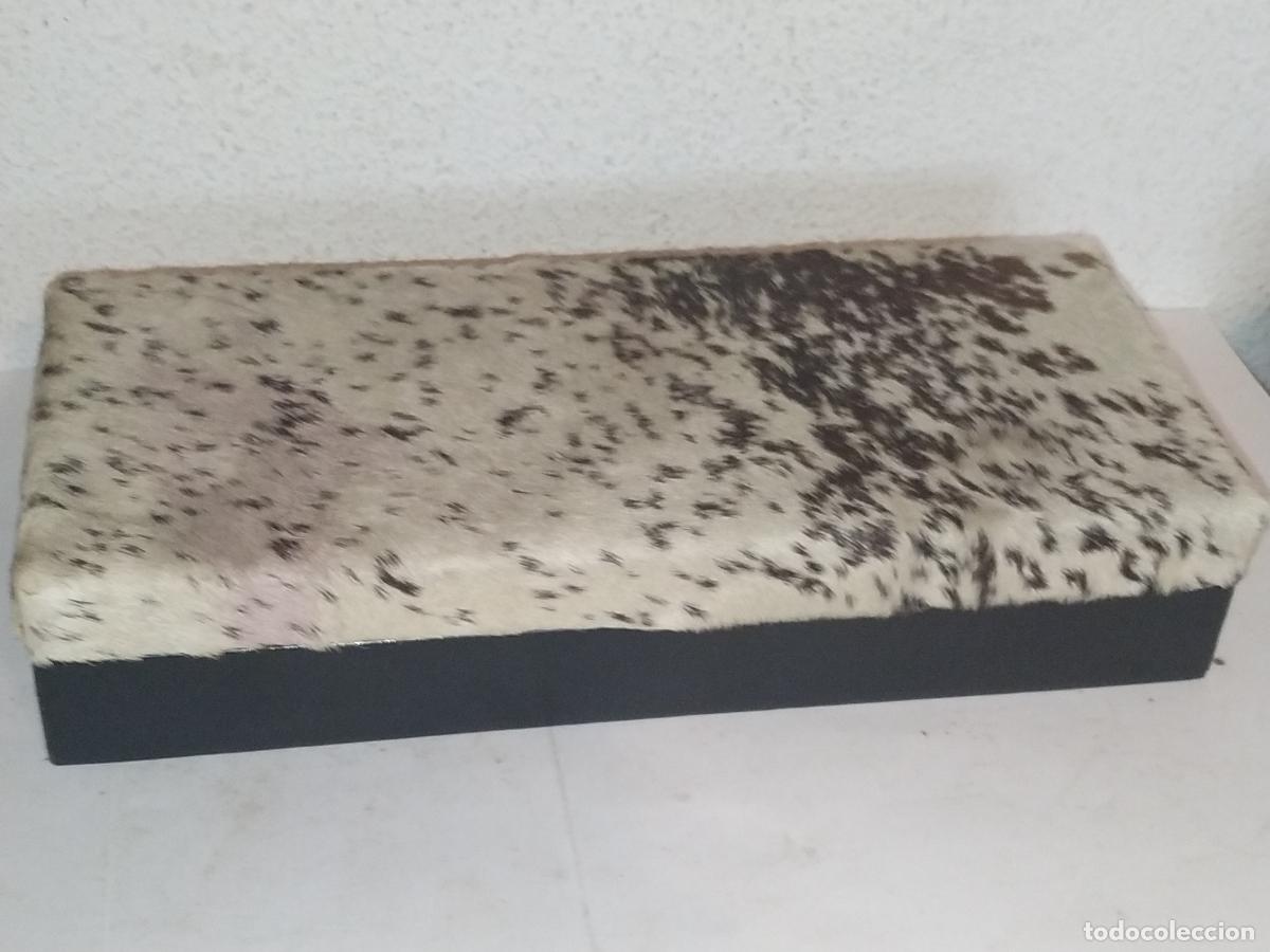 Antig&uuml;edades: Caja estuche, piel de vaca con su pelo - Foto 1