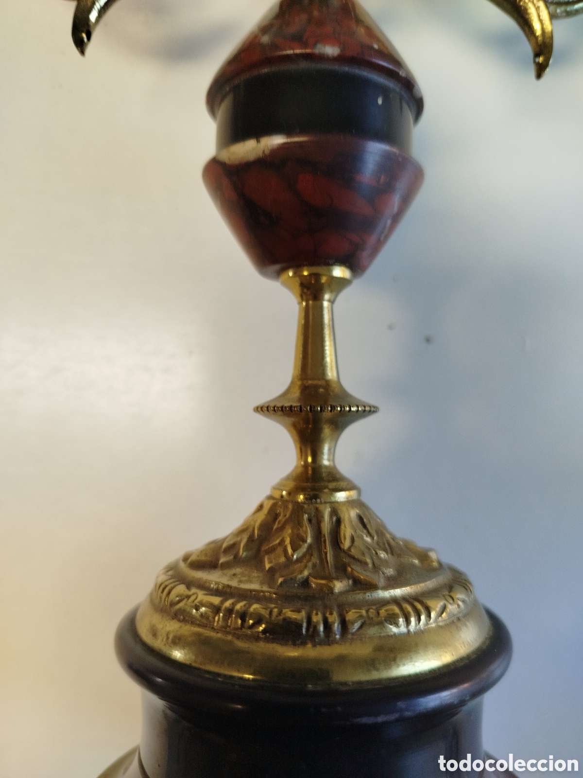 Antig&uuml;edades: Pareja de candelabros en bronce y m&aacute;rmol. - Foto 10