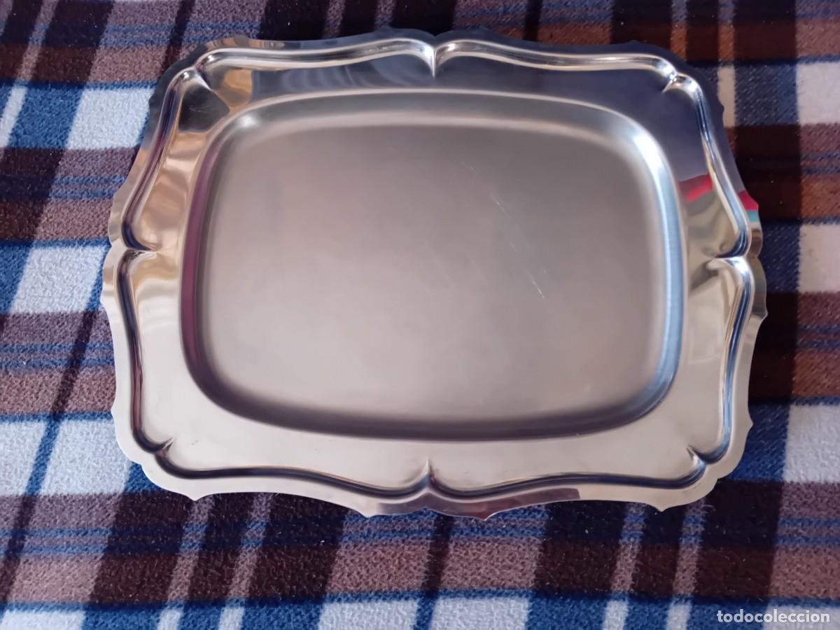 Antig&uuml;edades: Bandeja de acero rectangular lobulada - Foto 1