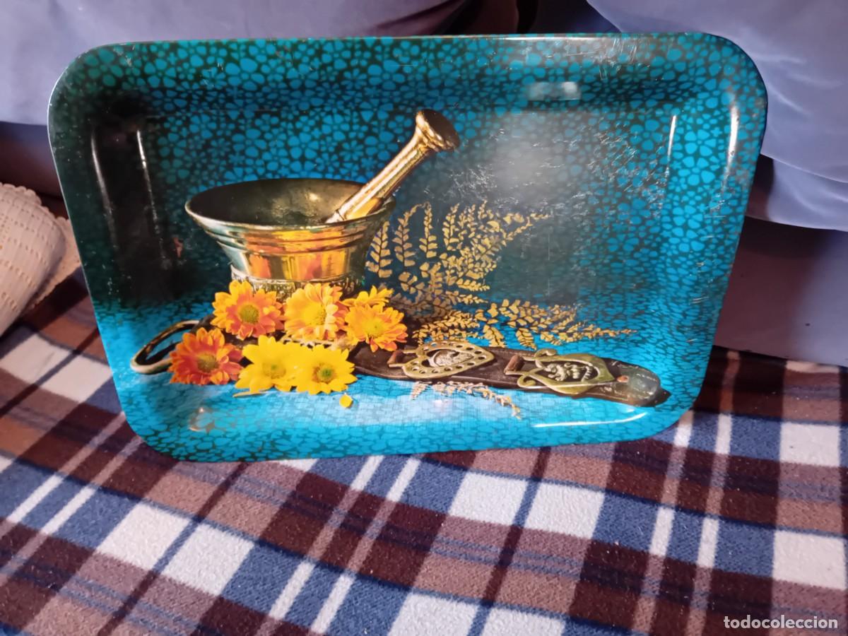 Antig&uuml;edades: Bandeja con almirez cintur&oacute;n y flores antigua - Foto 1