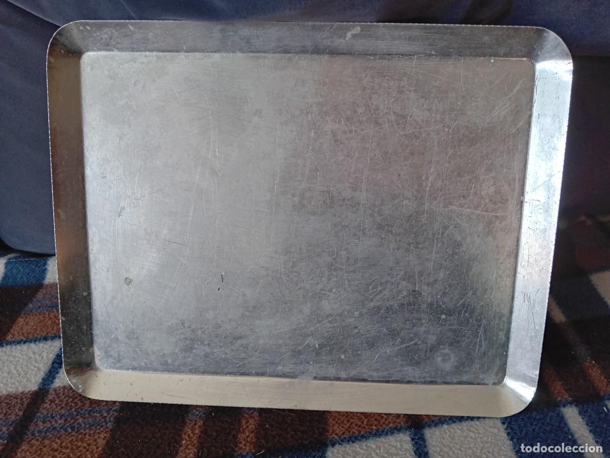 Antig&uuml;edades: Bandeja rectangular de aluminio - Foto 1