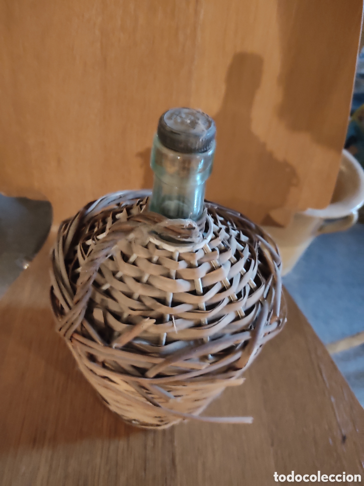 Antig&uuml;edades: Damajuana o botella de mimbre vintage - Foto 2
