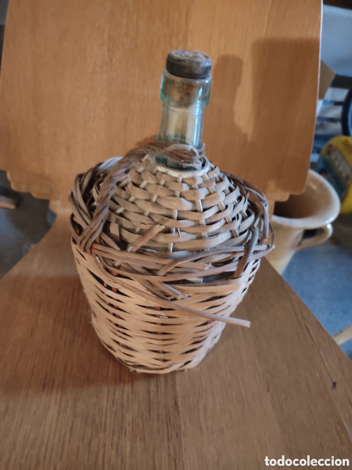 Antig&uuml;edades: Damajuana o botella de mimbre vintage - Foto 1