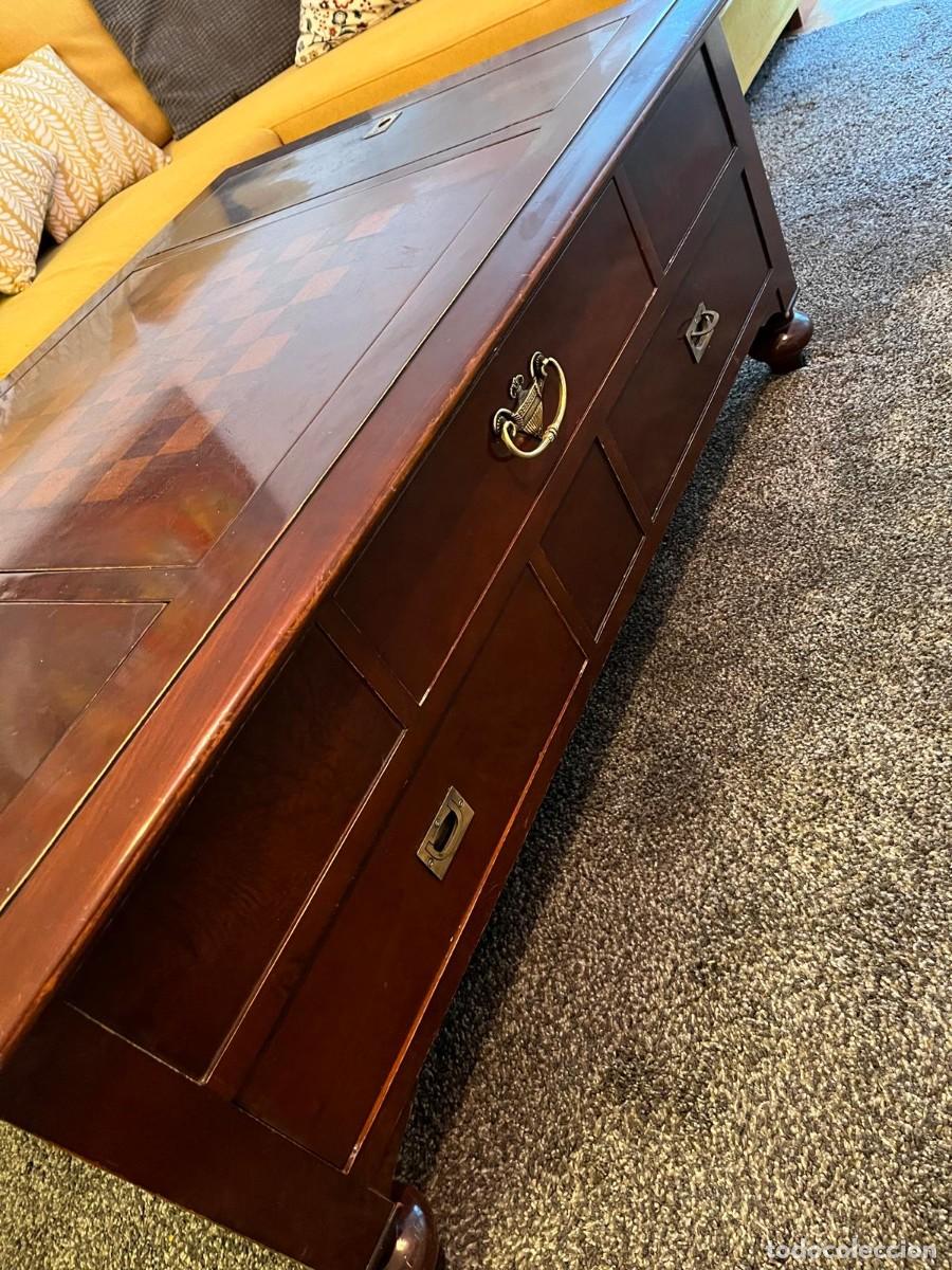 Antig&uuml;edades: Mesa de centro con marqueter&iacute;a - Foto 3