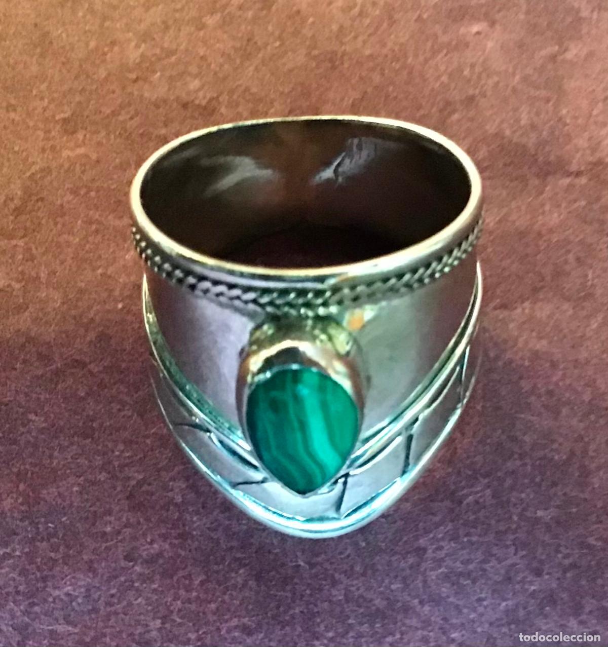 Antig&uuml;edades: ANILLO DE PLATA Y MALAQUITA - Foto 1