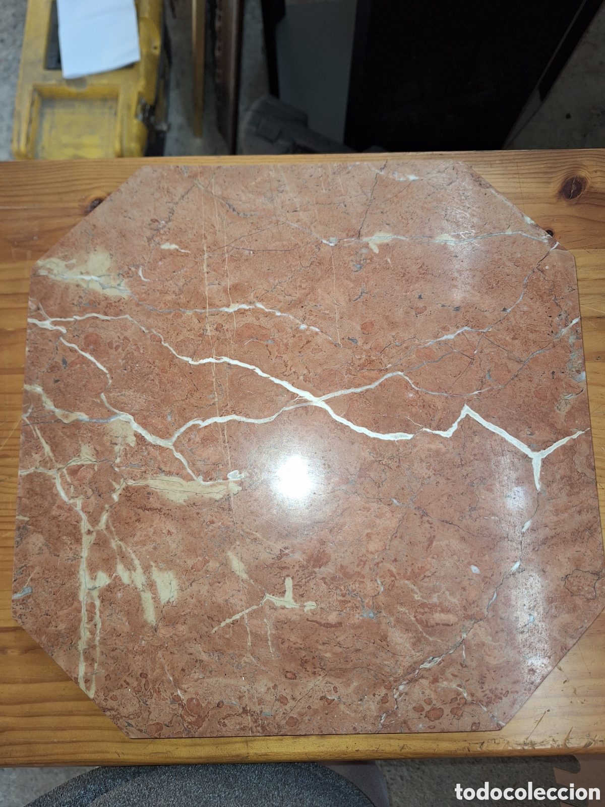 Antig&uuml;edades: Base de m&aacute;rmol rojizo - Foto 1