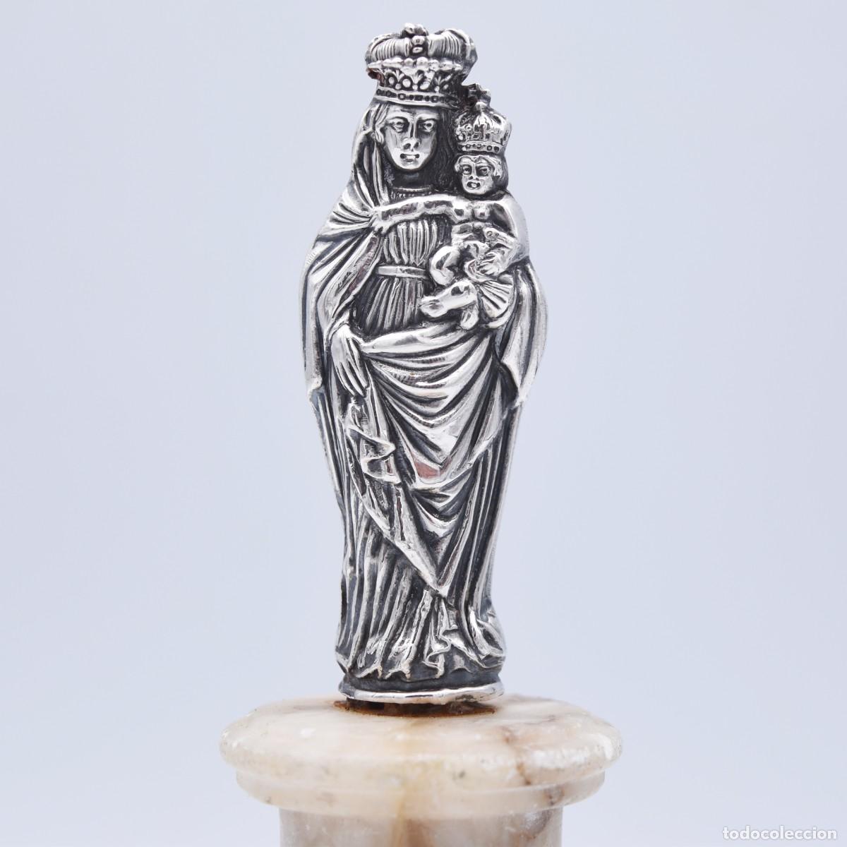 Antig&uuml;edades: Virgen de plata sobre base de m&aacute;rmol - Foto 3